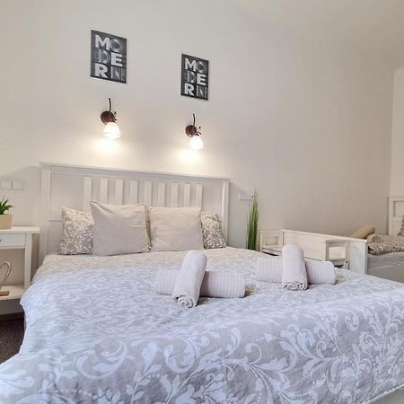 Finnem Rentals Zikova Prague Luaran gambar