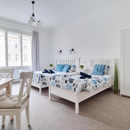 Finnem Rentals Zikova Prague Luaran gambar