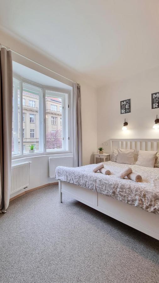 Finnem Rentals Zikova Prague Luaran gambar