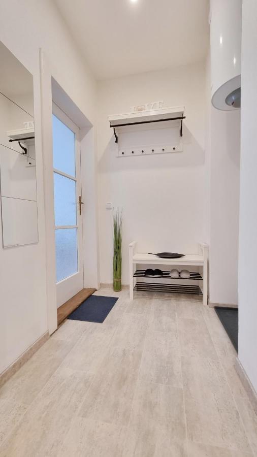 Finnem Rentals Zikova Prague Luaran gambar