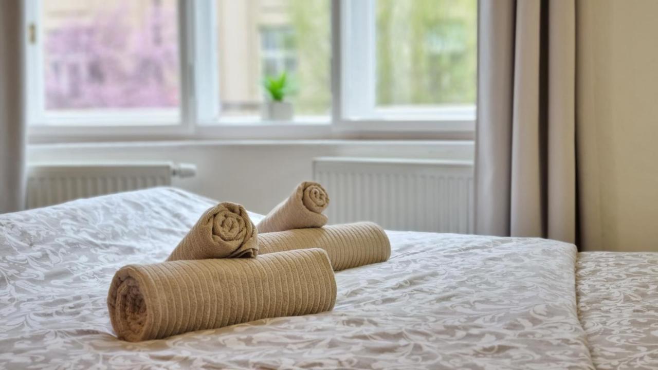 Finnem Rentals Zikova Prague Luaran gambar
