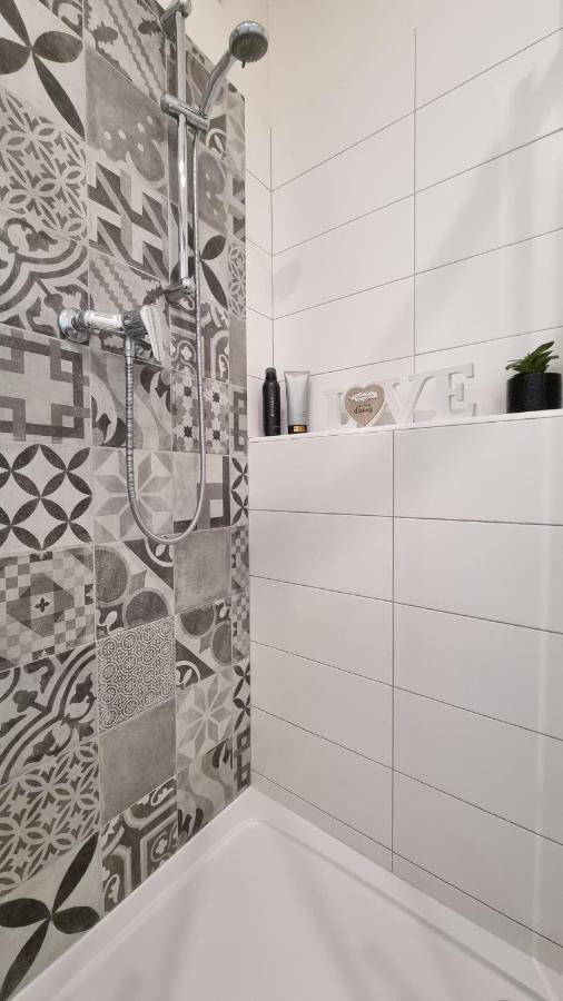 Finnem Rentals Zikova Prague Luaran gambar