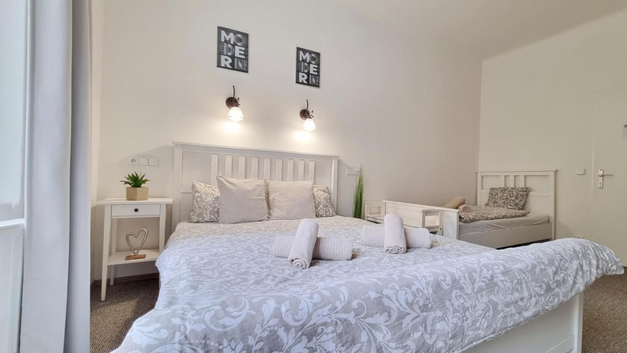 Finnem Rentals Zikova Prague Luaran gambar