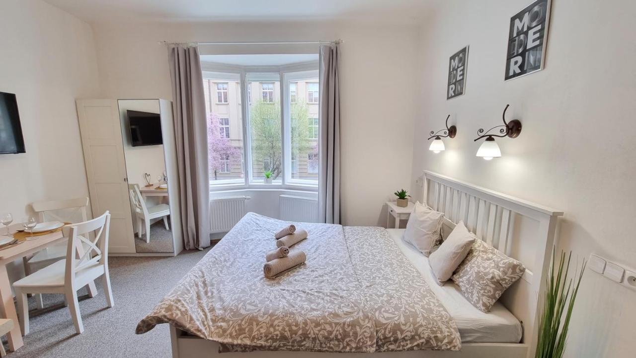Finnem Rentals Zikova Prague Luaran gambar