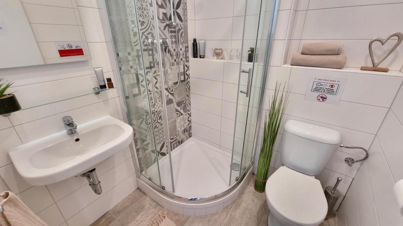 Finnem Rentals Zikova Prague Luaran gambar